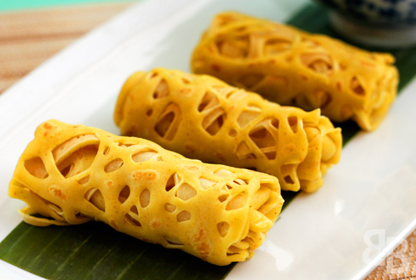 Roti jala (Malaysian net crepes) – Bread et Butter